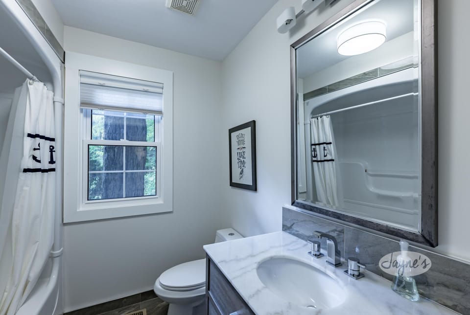 Bathroom - Main Level
