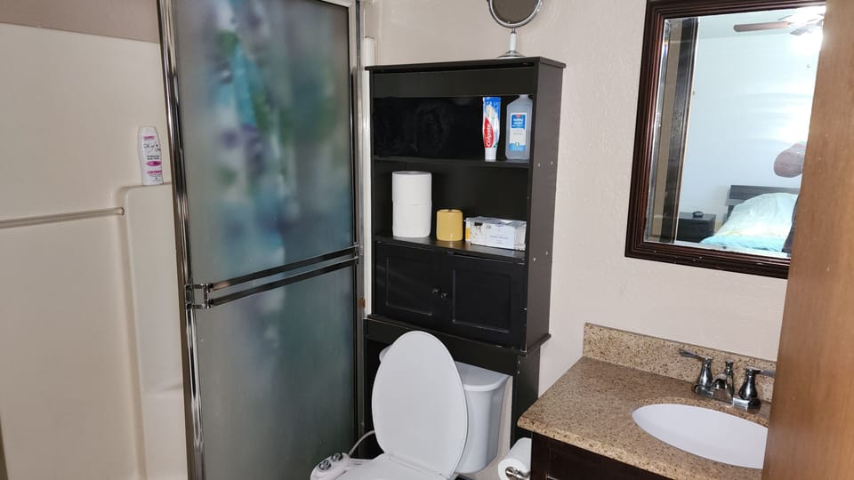 Bath master room