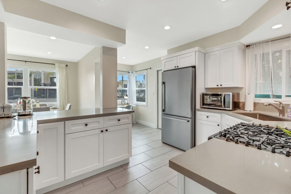 Gourmet fully stocked kitchen