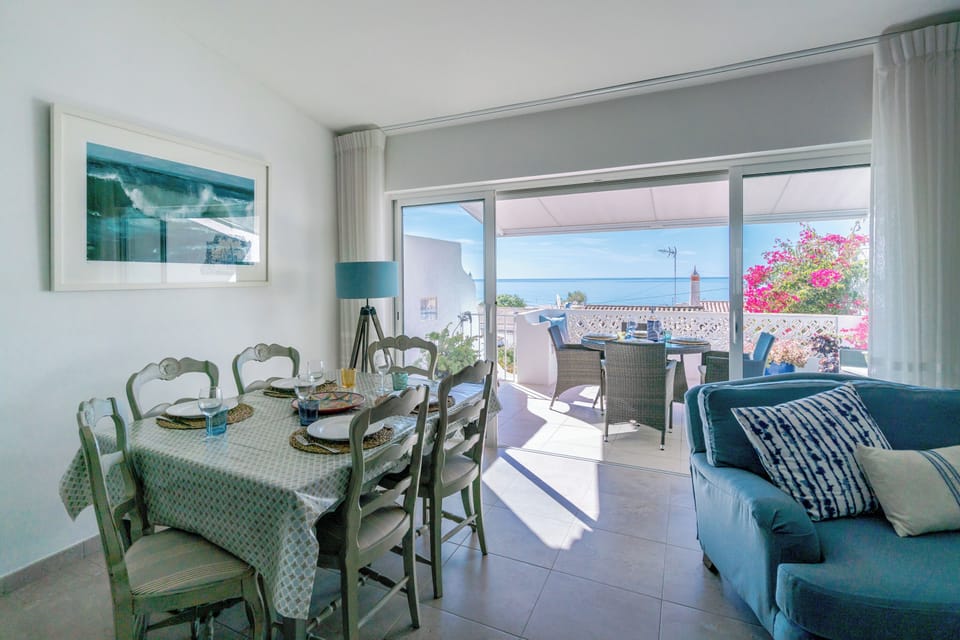 spacious dining area 