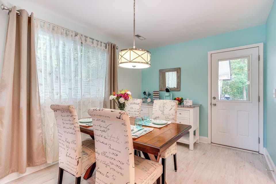 Dining Area | Dishware/Flatware | Coffee Bar w/ Pod Coffee Maker | Free WiFi