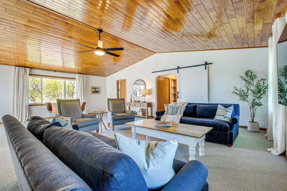 Birnamwood Vacation Rental | 5BR | 2BA | 2,800 Sq Ft | Stairs Required