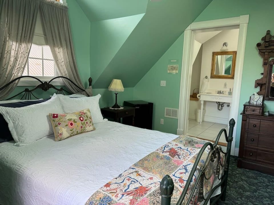 The Pine Stargazer suite includes a queen-size bed, a private bathroom,  and sleeps up to four people.