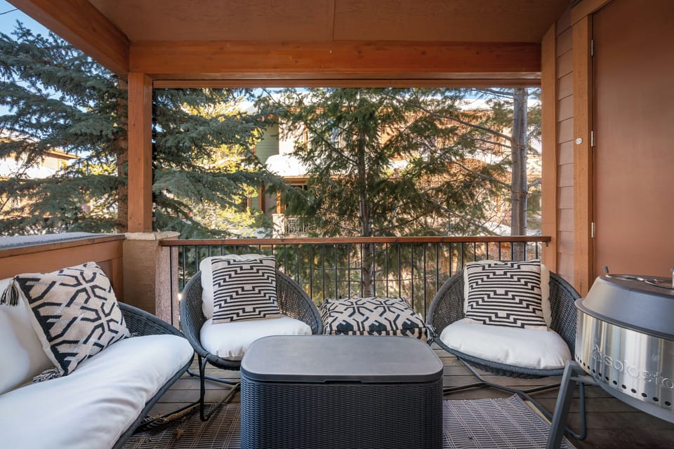 Outdoor deck area