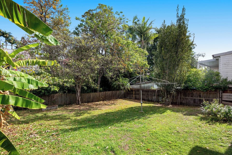 Enjoy our spacious backyard, a private area perfect for relaxation and kids'play