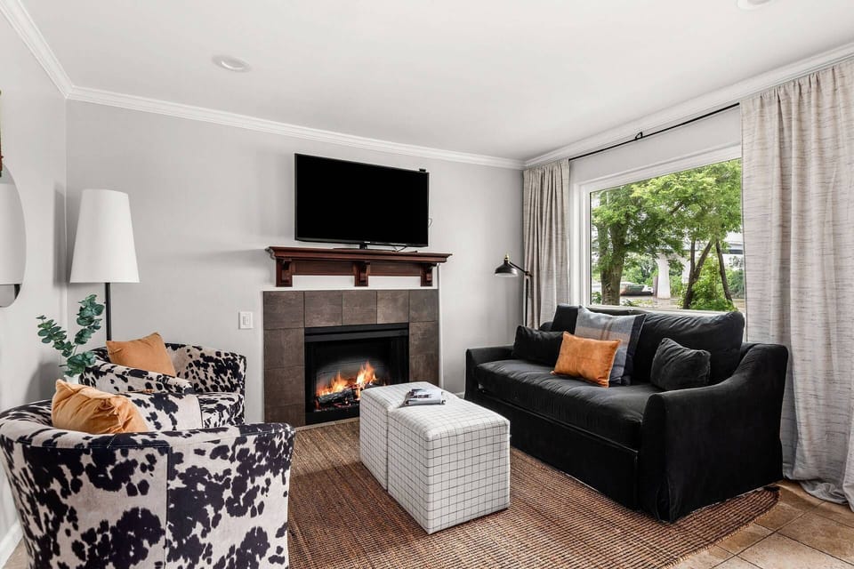 Nashville Vibes, Condo Comfort.