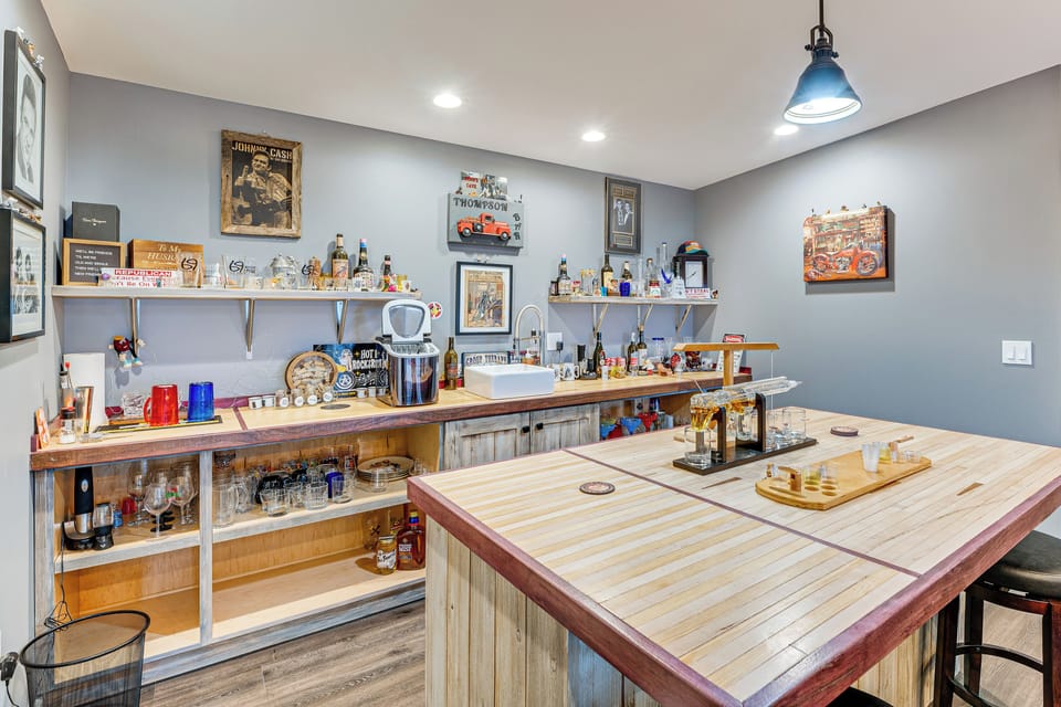 Wet Bar | 2nd Floor