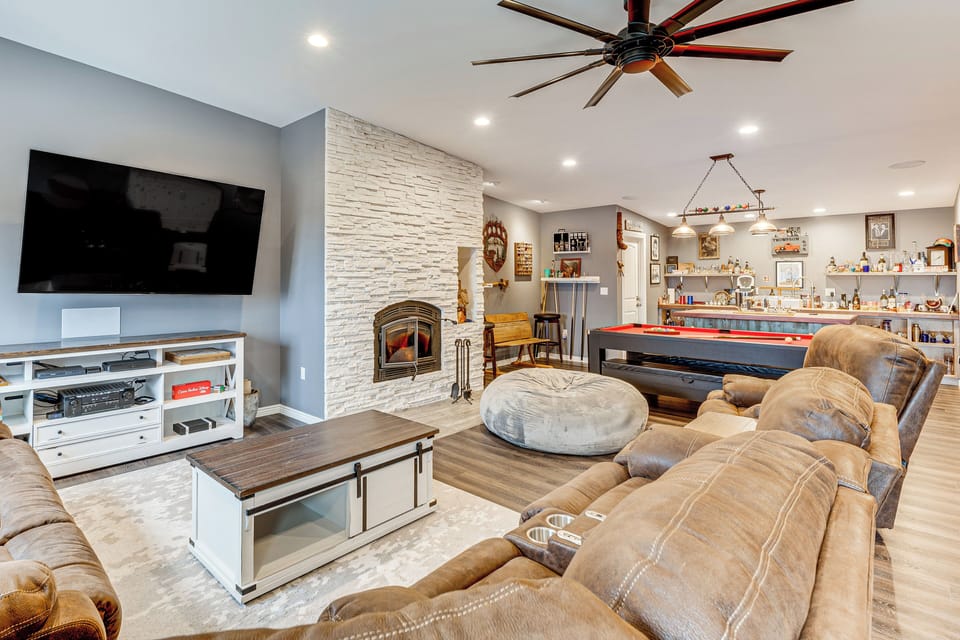 Game Room | Smart TV w/ Cable | Fireplace | Pool Table | Wet Bar