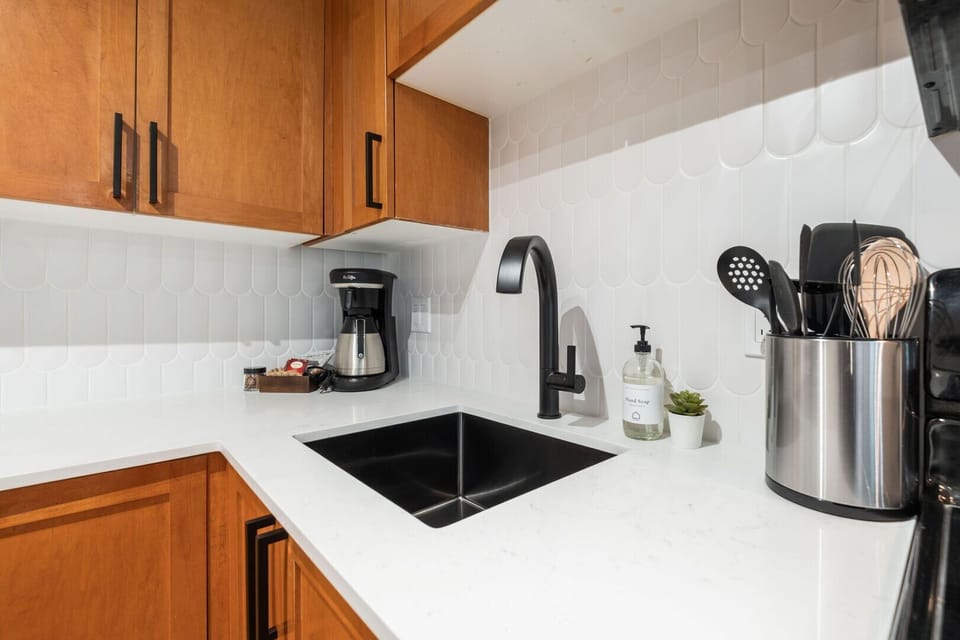 Full kitchen