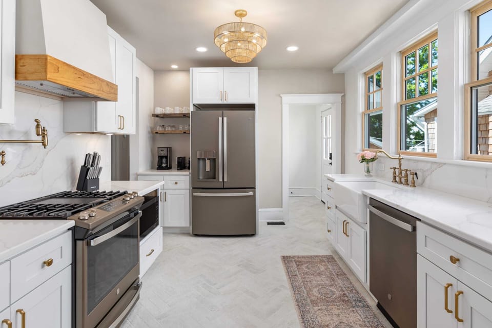 Fully Equipped Kitchen, First Floor