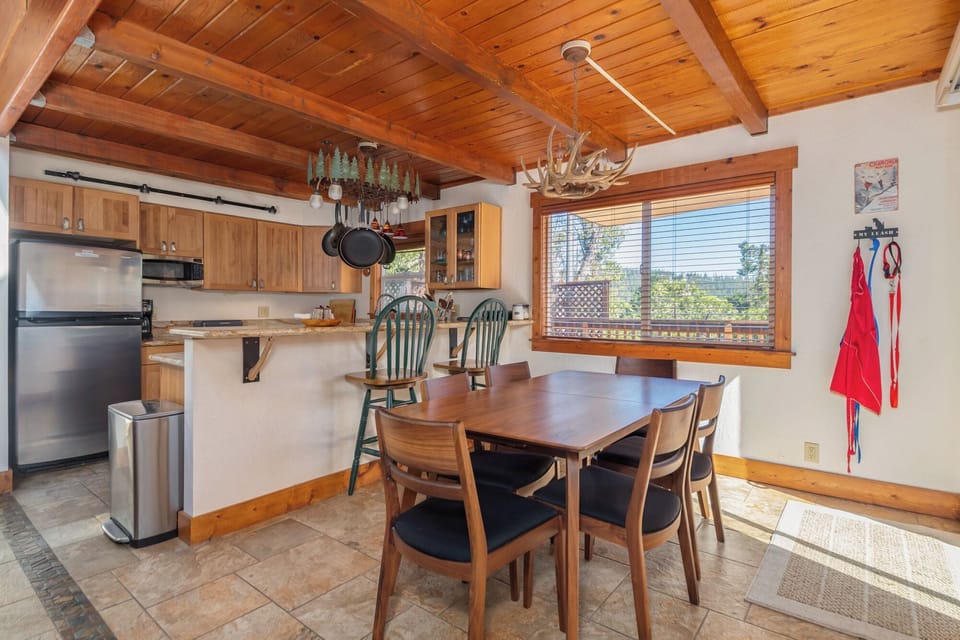 Dining Area 1