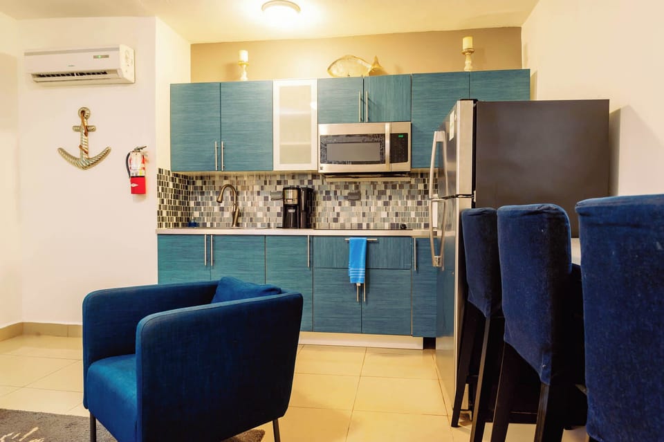 Plenty of seating in kitchen