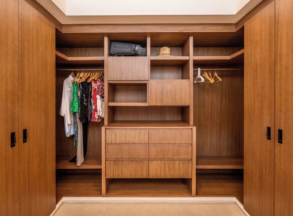 Main Bedroom Walk-in Closet
