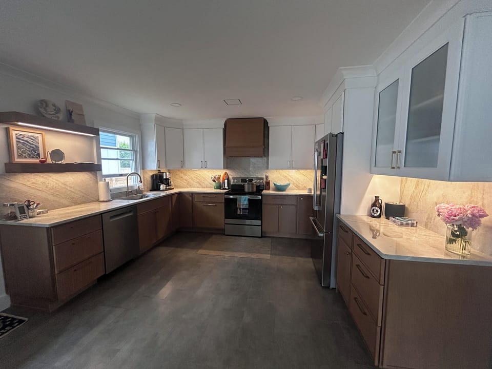 Enjoy cooking and entertaining in this spacious kitchen!