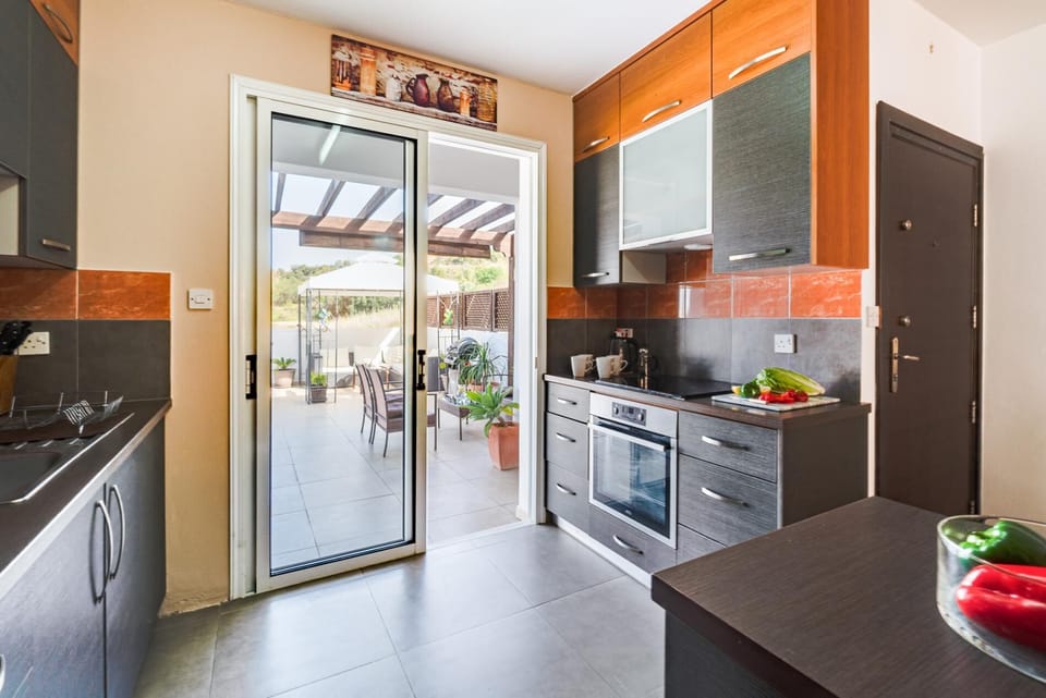 Steni Views Apartment (13272)