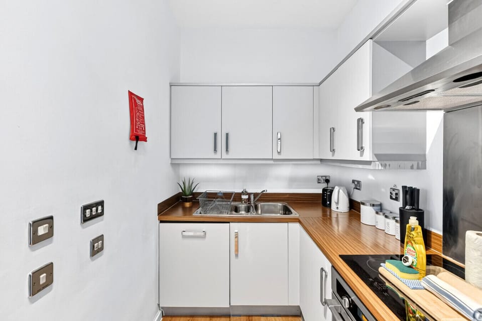 A fully equipped kitchen with everything you need to prepare a home cooked meal.