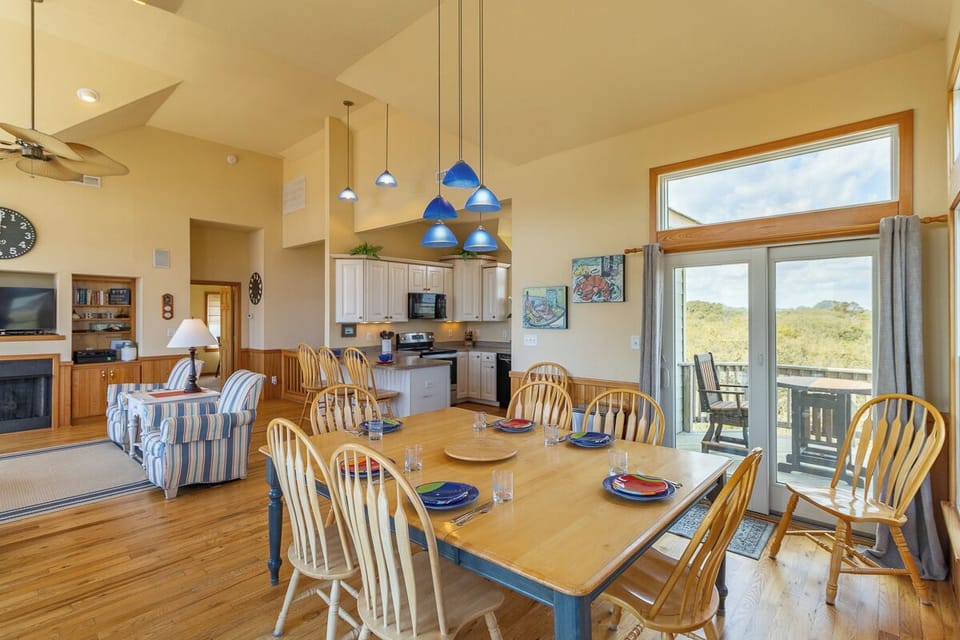 Top Level Dining Area