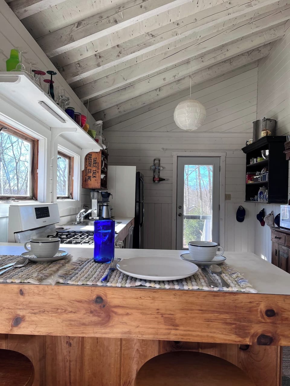 breakfast bar in the kitchen with lake views