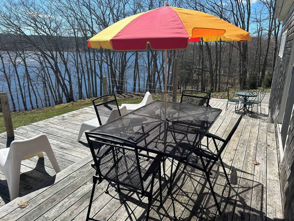 Lake views dining on the deck