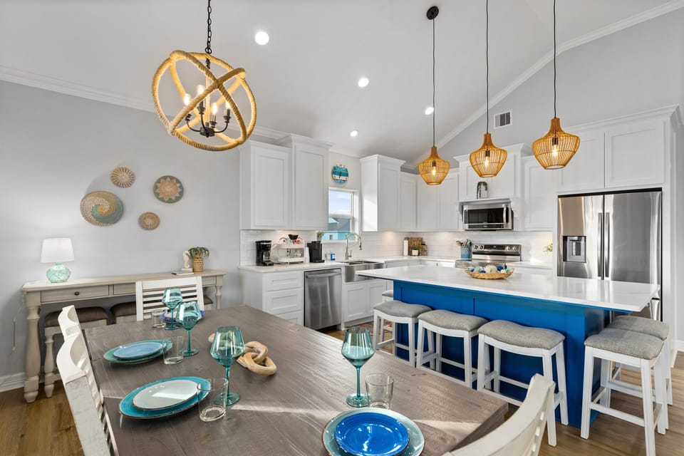 Kitchen & Dining
