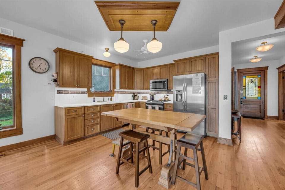 A kitchen ready for pancake mornings and lake-day snacks.