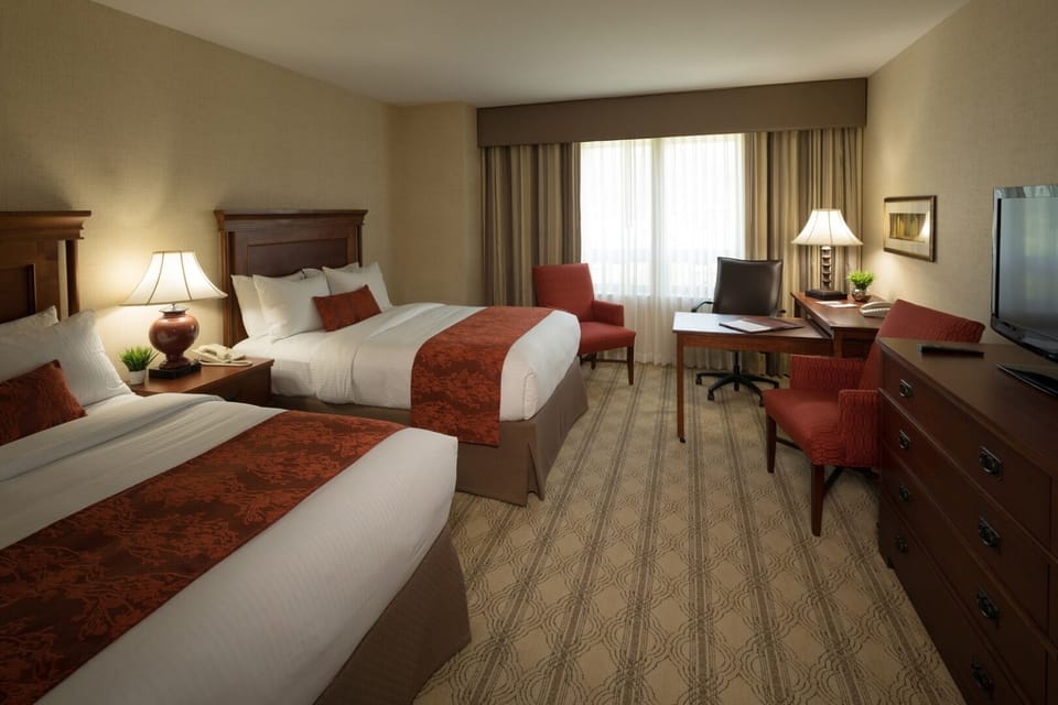 Unit with 2 Queen beds. Exact unit will be assigned upon arrival. Views, colors, and decor may vary.