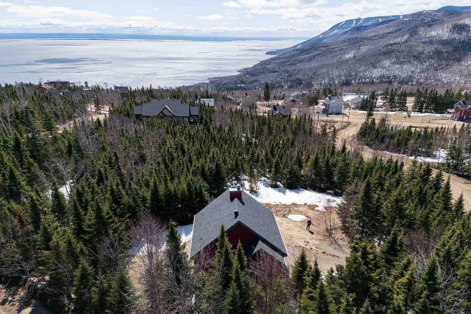 Endless views, endless adventure, explore Charlevoix's beauty.