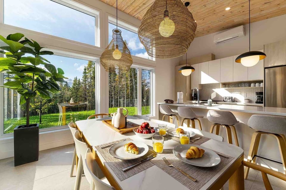 Savor every bite, with nature’s views at the table.