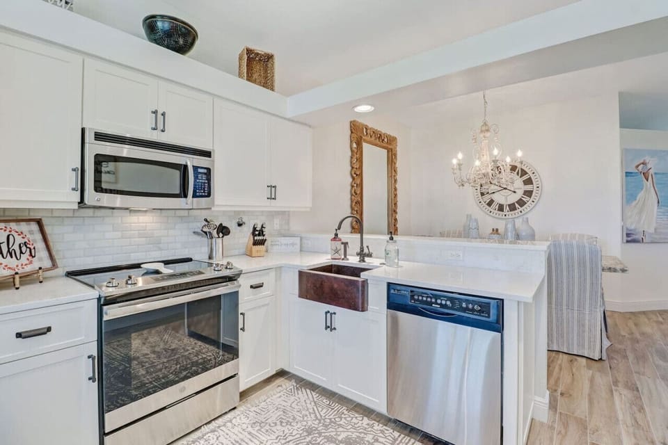 The kitchen is very well equipped for those home cooked meals, or even a healthy morning smoothie.