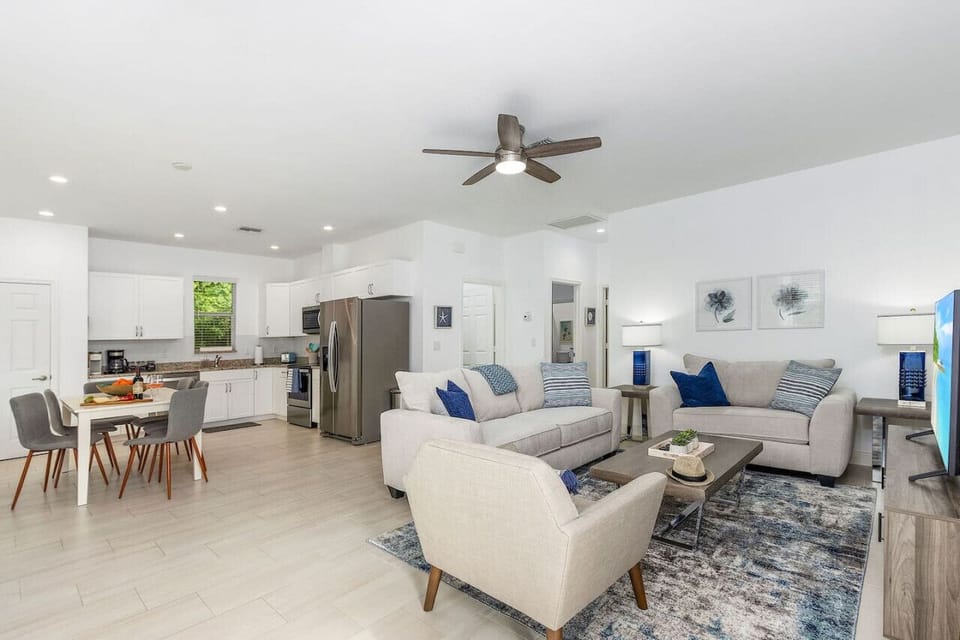 Open concept living/dining/kitchen area