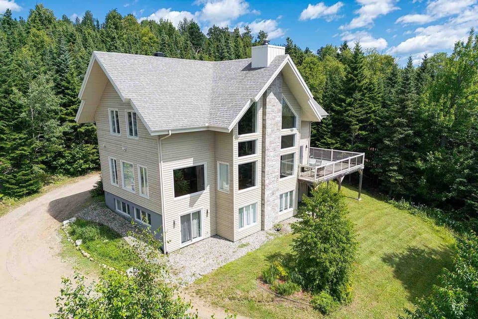 Your mountain escape, with nature all around and space to roam.