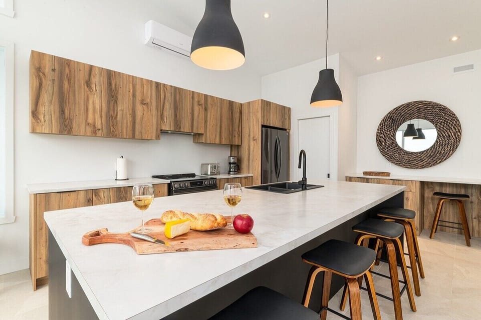 Chef's kitchen for group feasts.