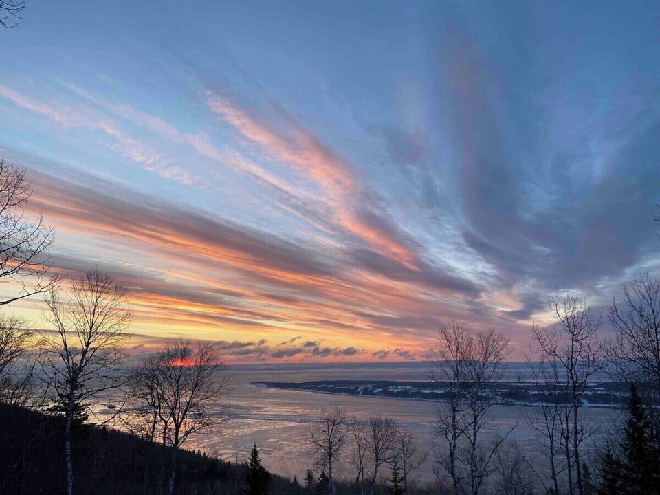 Winter skies paint the horizon.