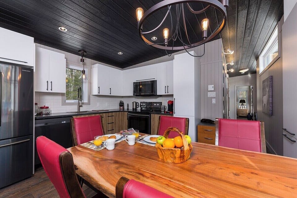 Gather around, meals taste better with a set up like this.
