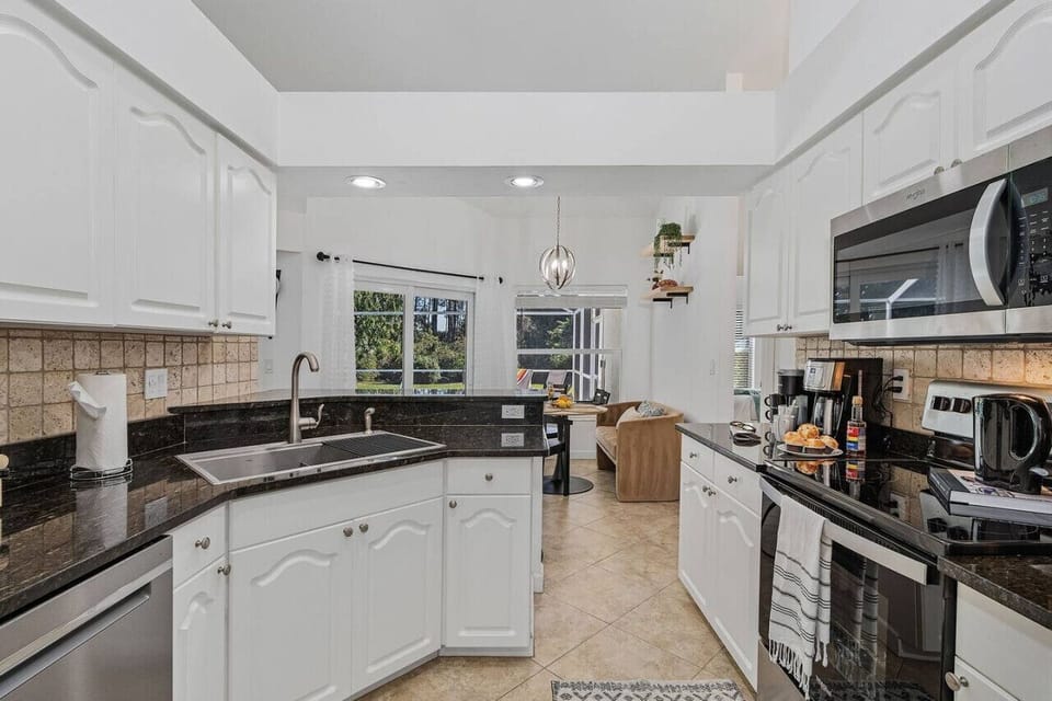 This modern kitchen has it all - done with style!