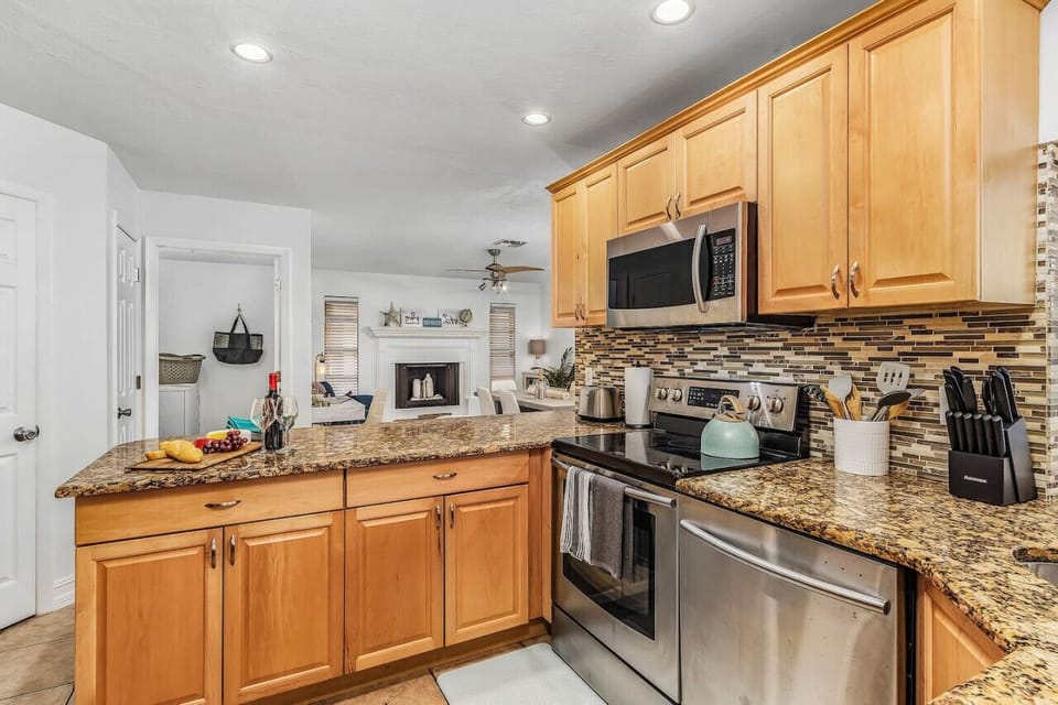 All the modern conveniences at your fingertips in this kitchen