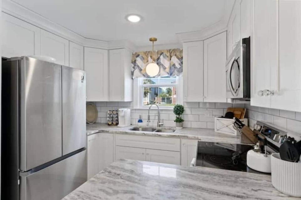 This well-appointed full kitchen is a chef's dream come true.  Unleash your culinary creativity with the top-of-the-line appliances, including a built-in oven, electric stove with four burners, and spacious refrigerator.  Granite countertops provide ample prep space, while numerous drawers ensure all your cooking essentials are within reach.  Sharpen your skills with a set of h...
