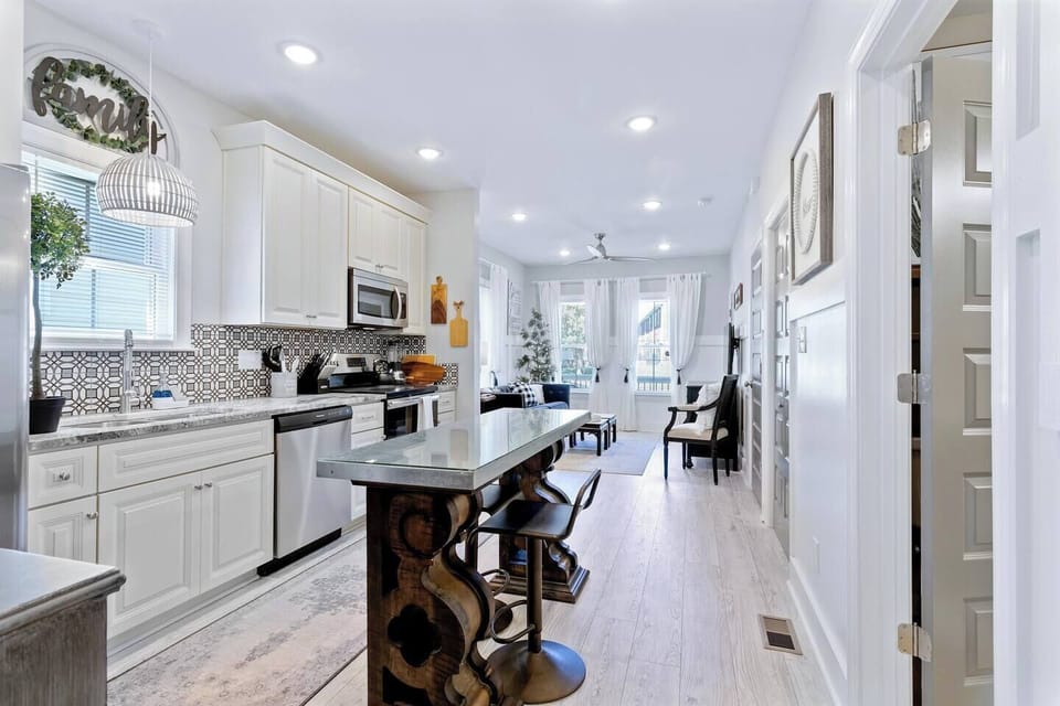 This stunning full kitchen boasts everything you need to create culinary masterpieces.  High-quality appliances include a dishwasher, fridge, oven, and stove for ultimate convenience.  Ample storage with spacious drawers keeps your kitchen organized and clutter-free.  The beautiful granite countertops provide a stylish and durable workspace for all your cooking needs.   This we...
