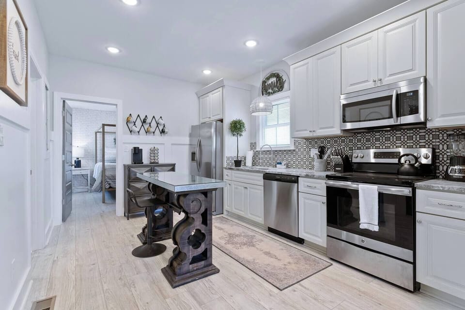This stunning full kitchen boasts everything you need to create culinary masterpieces.  High-quality appliances include a dishwasher, fridge, oven, and stove for ultimate convenience.  Ample storage with spacious drawers keeps your kitchen organized and clutter-free.  The beautiful granite countertops provide a stylish and durable workspace for all your cooking needs.   This we...