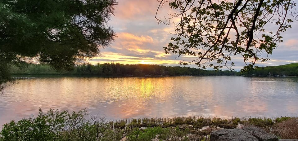 Don't miss out on the breathtaking sunsets reflecting on the lake. Perfect for unwinding after a day of adventure! (2 minutes drive)
