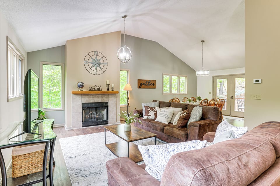 McGaheysville Vacation Rental | 6BR | 4BA | 3,104 Sq Ft | Stairs Required