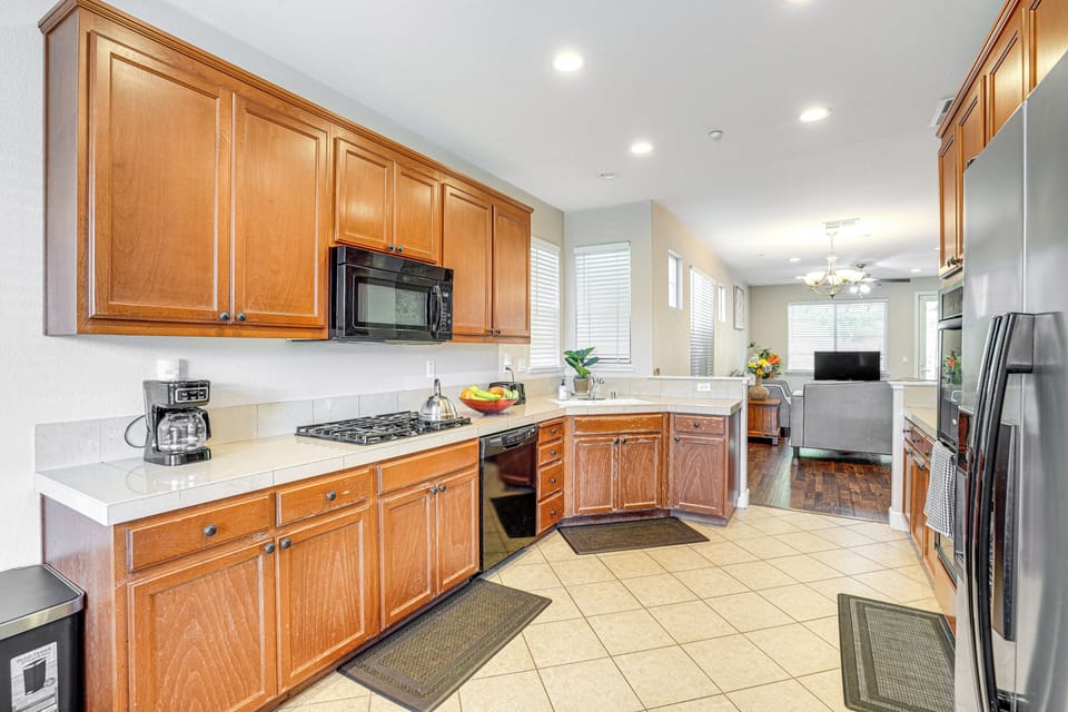 Kitchen | Dishwasher | Toaster | 1st Floor