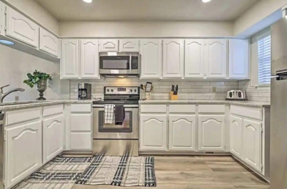 Stainless appliances with plenty of cabinet space