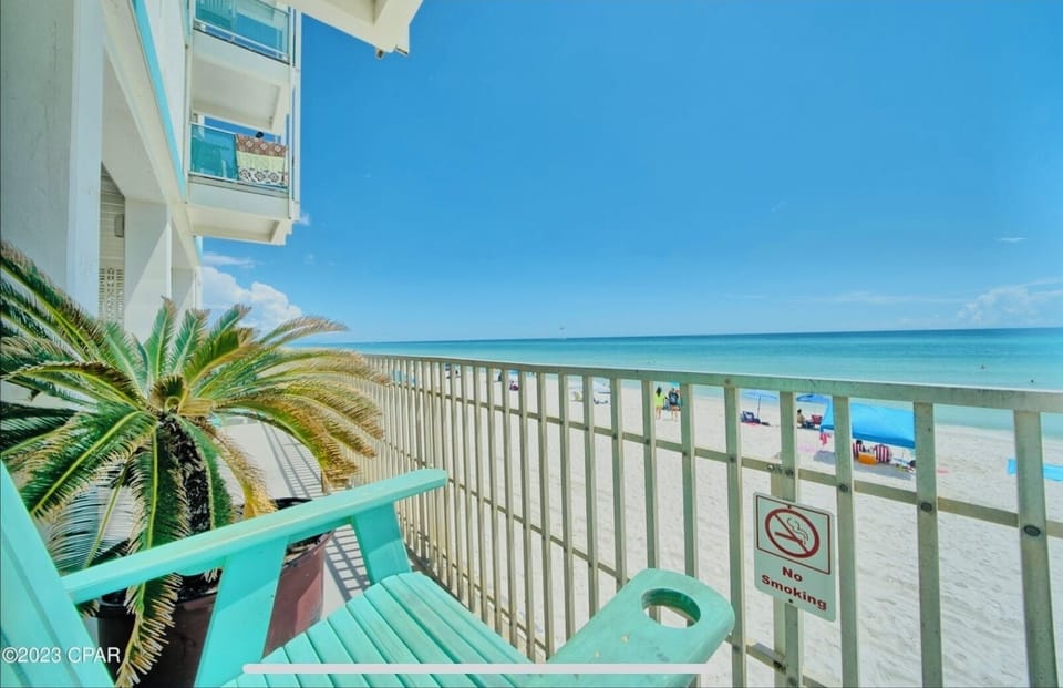 Shared balcony with a beautiful view, picnic table and chairs 