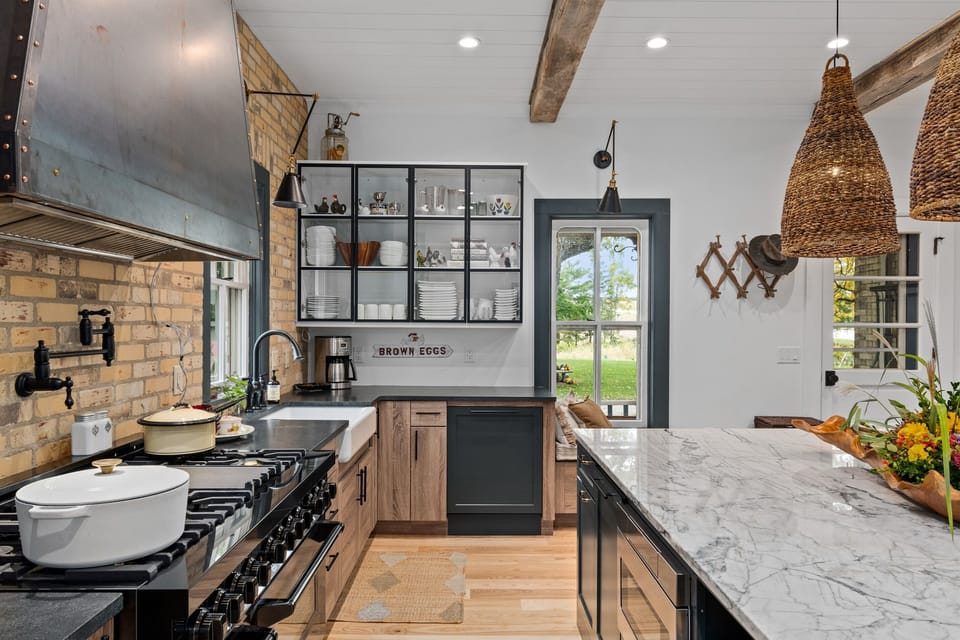 Pro-style gas cooktop & griddle ready for inspired home cooking.