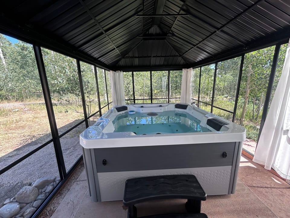 Indoor spa tub