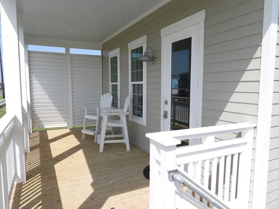 Privacy, shade and sea breeze.