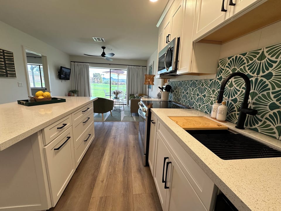 Brand new kitchen, fully loaded with every  amenity