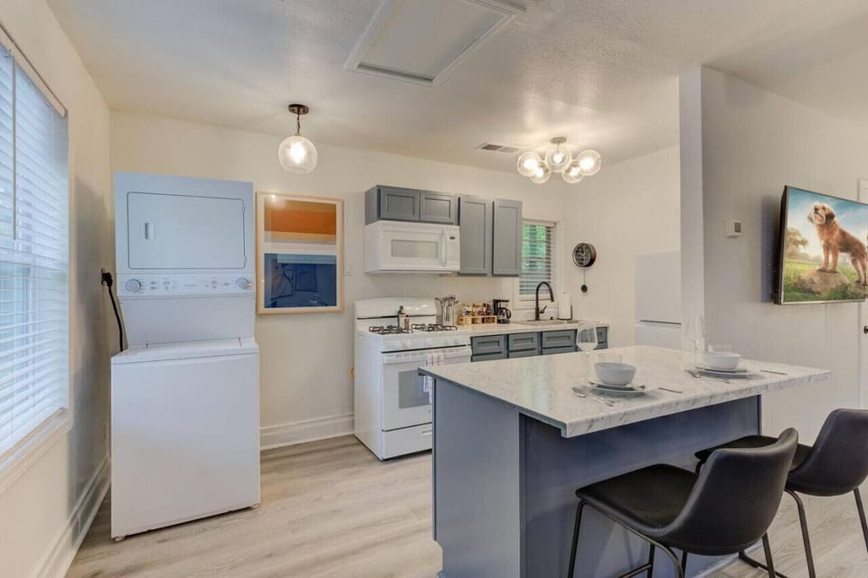 Start your day right with fresh coffee and home-cooked breakfast in this bright kitchen. Laundry on-site means more time for exploring the city.
