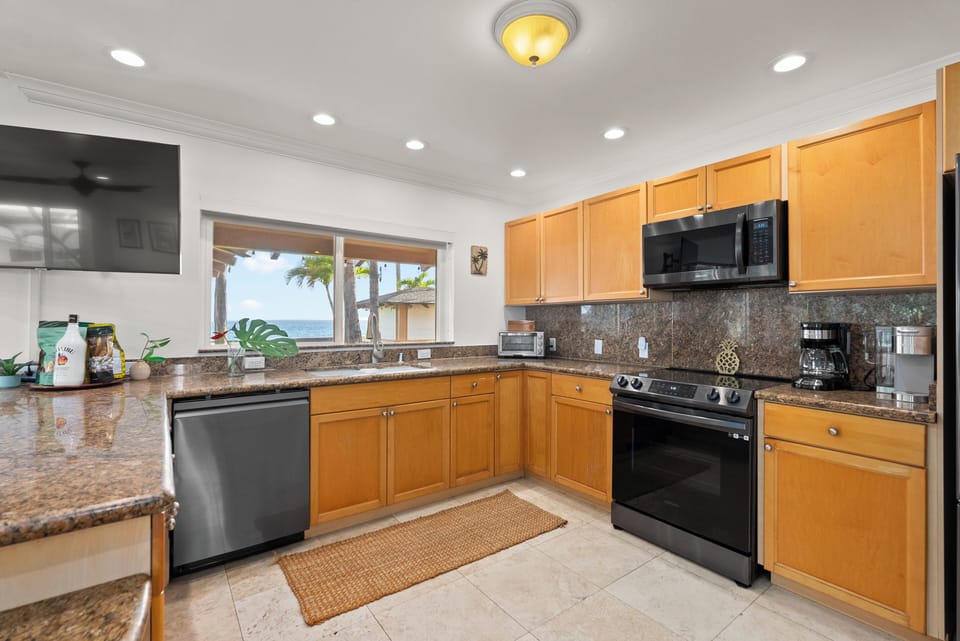 Fully equipped kitchen.